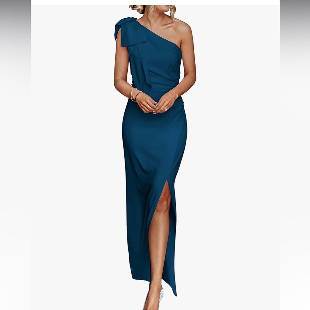 One-Shoulder Blue Dress
